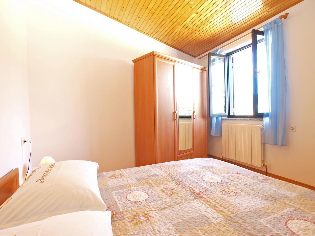 House Sandra 1430 Peresiji Buitenkant foto